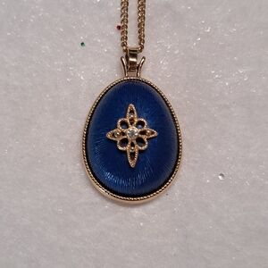 Vintage Avon North Star Oval Pendant Necklace